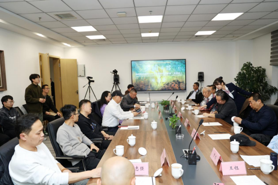 丝绸之路——杨晓阳丝路四十年好意思术创作暨文件展（新疆站）在新疆好意思术馆开幕