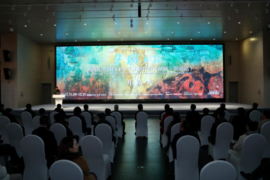 丝绸之路——杨晓阳丝路四十年好意思术创作暨文件展（新疆站）在新疆好意思术馆开幕