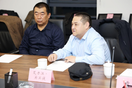 丝绸之路——杨晓阳丝路四十年好意思术创作暨文件展（新疆站）在新疆好意思术馆开幕