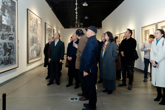 丝绸之路——杨晓阳丝路四十年好意思术创作暨文件展（新疆站）在新疆好意思术馆开幕