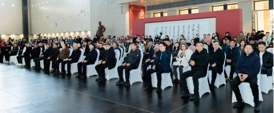 丝绸之路——杨晓阳丝路四十年好意思术创作暨文件展（新疆站）在新疆好意思术馆开幕