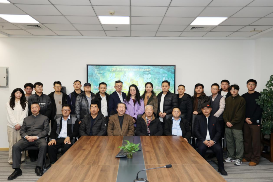 丝绸之路——杨晓阳丝路四十年好意思术创作暨文件展（新疆站）在新疆好意思术馆开幕