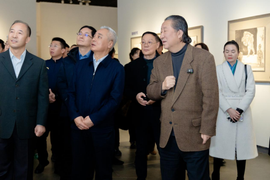 丝绸之路——杨晓阳丝路四十年好意思术创作暨文件展（新疆站）在新疆好意思术馆开幕