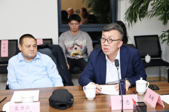 丝绸之路——杨晓阳丝路四十年好意思术创作暨文件展（新疆站）在新疆好意思术馆开幕