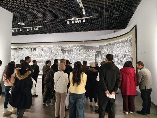 丝绸之路——杨晓阳丝路四十年好意思术创作暨文件展（新疆站）在新疆好意思术馆开幕